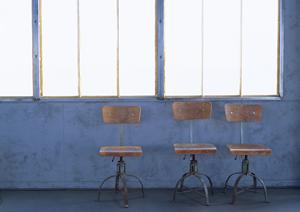 無垢材テーブルの魅力とメンテナンス方法を徹底解説!耐久性と環境への配慮にも注目